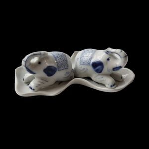 Vintage elephant salt & pepper shakers